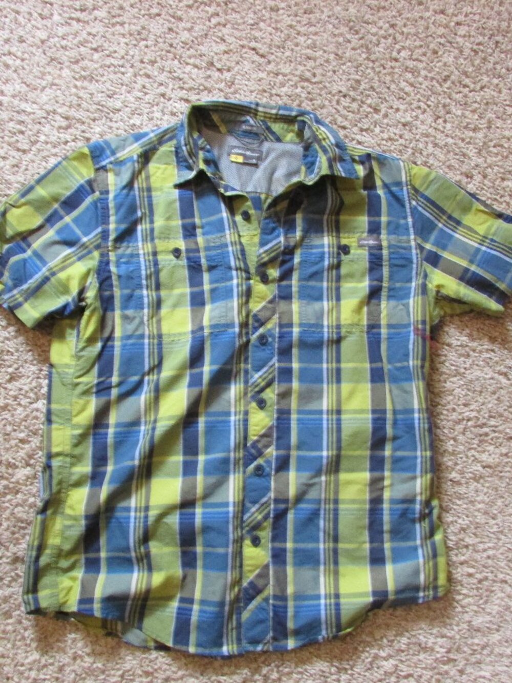 NWOT Eddie Bauer classic Fit Medium Button Front Poly Blue Plaid Shirt Pockets